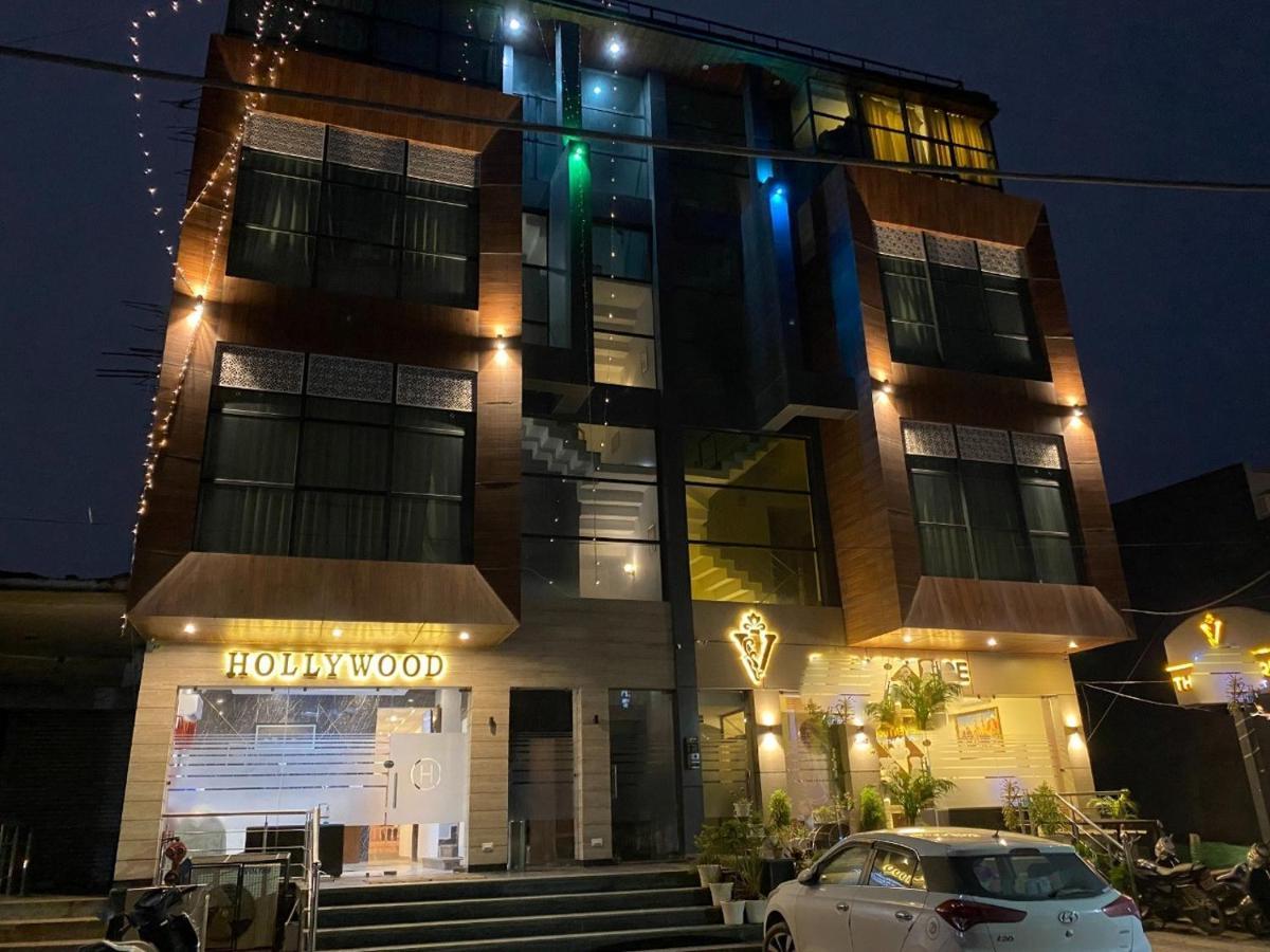 Hotel Hollywood Zirakpur Chandigarh - Family Hotel Экстерьер фото